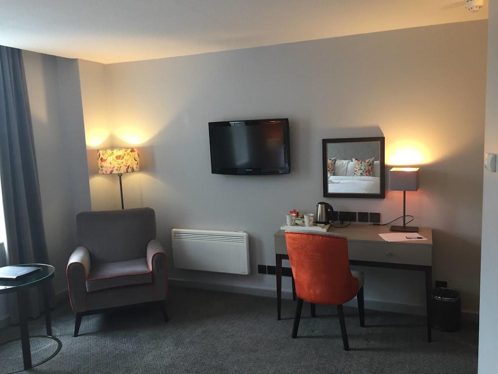 Cedar Court Hotel